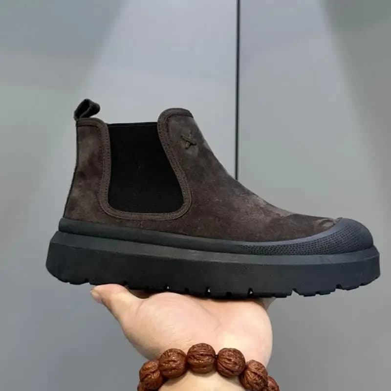 Autumn Men's Skateboarding Shoes 2026 WinterTrendy Casual Sneakers Mid Top Black Short Boots Work Men Sports Shoes Chelsea Boots