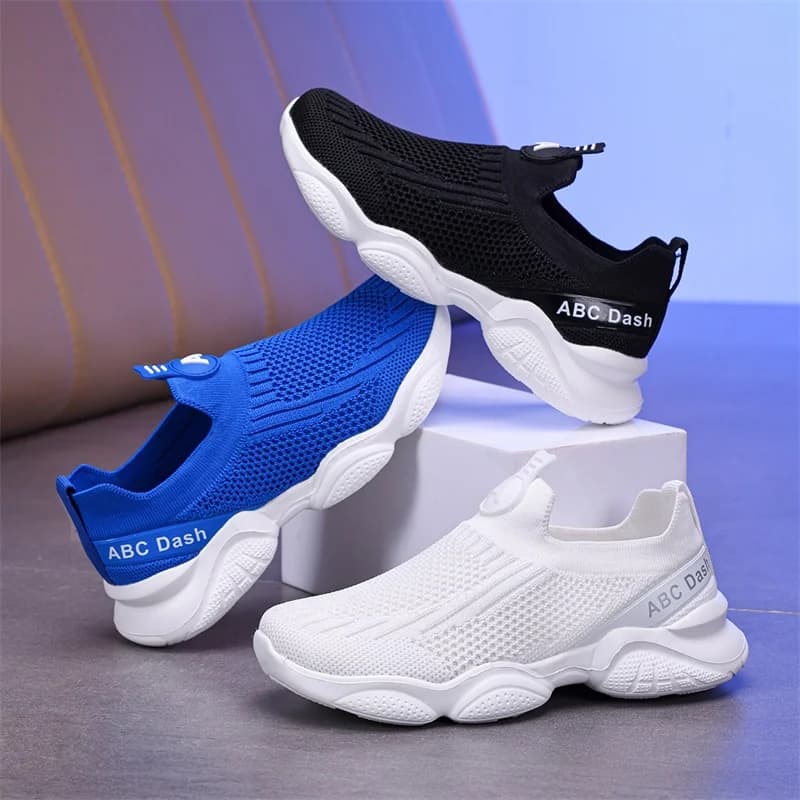 Nuove scarpe casual per bambini Sneakers in maglia traspirante per bambini Slip Ons Scarpe da corsa Ragazzi Scarpe da passeggio comode e leggere