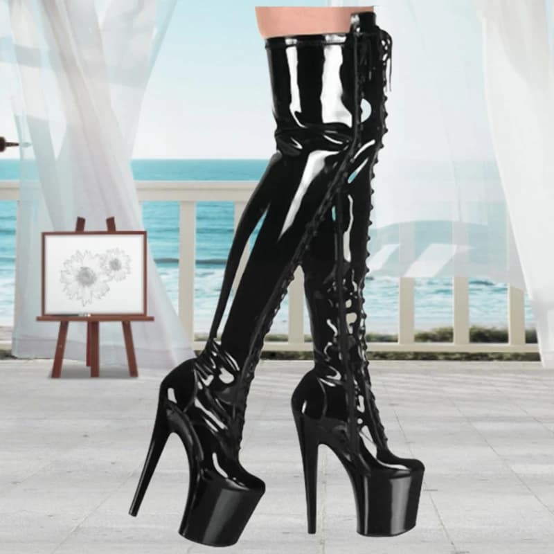 Stivali lunghi sopra il ginocchio alti estremi da 20 cm per pompe da pole dance in pelle verniciata Scarpe da performance sul palco con suola antiscivolo con lacci