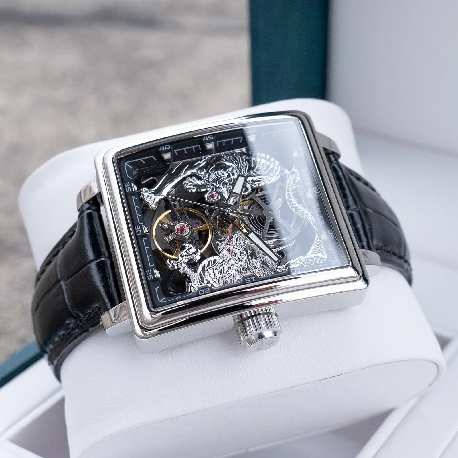 Orologio Automatico da Uomo Reef Tiger 39mm Quadrato Meccanico con Quadrante Scheletrato Luminoso in Zaffiro e Drago in Rilievo