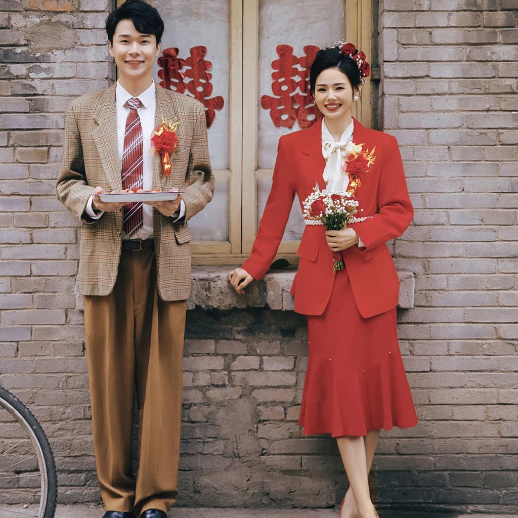 New Red Retro Hong Kong Style Wedding Dress Couple Photo Studio High Waist Short Skirt Vintage Theme Wedding Gown for Parents