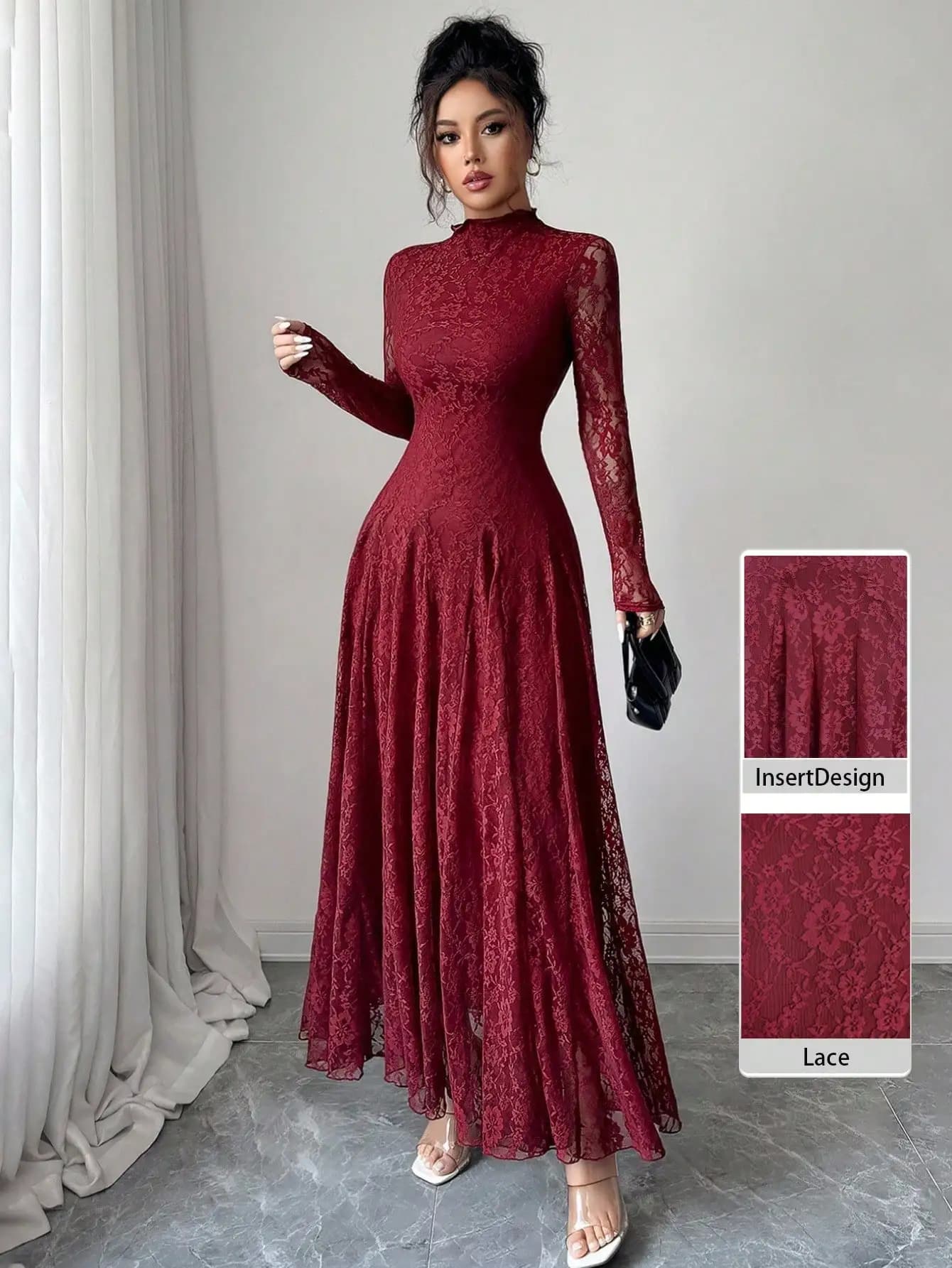 Abito lungo in pizzo bordeaux con collo alto, maniche lunghe e gonna a trapezio