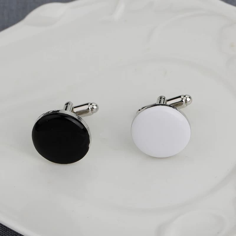 Colori classici in bianco e nero Go Chess Pieces Deisgn Gemelli da uomo Bottone a manica rotonda vuoto