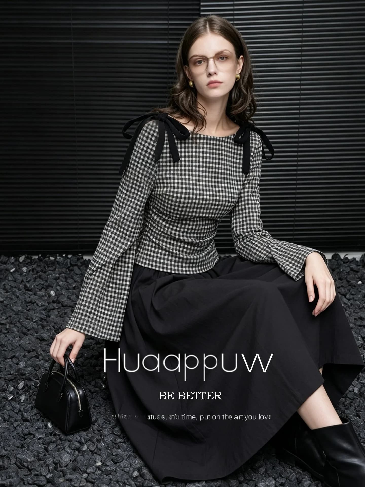 Huaappuw Retro Plaid T-Shirt Slim Fit Short Style Versatile Top for Commuting And Daily Wear French Style Ladies' Fashion