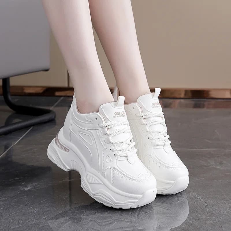 Scarpe casual da donna nuove che migliorano l'altezza interna Scarpe versatili con suola spessa da donna Autunno Nuove scarpe comfort sportive da jogging all'aperto
