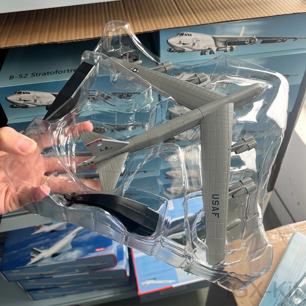 1/200 Scale B-52 B52 Stratofor Jet Powered Strategic Bomber Diecast Metal Plane Aircraft Model Toy Collection Children Gift