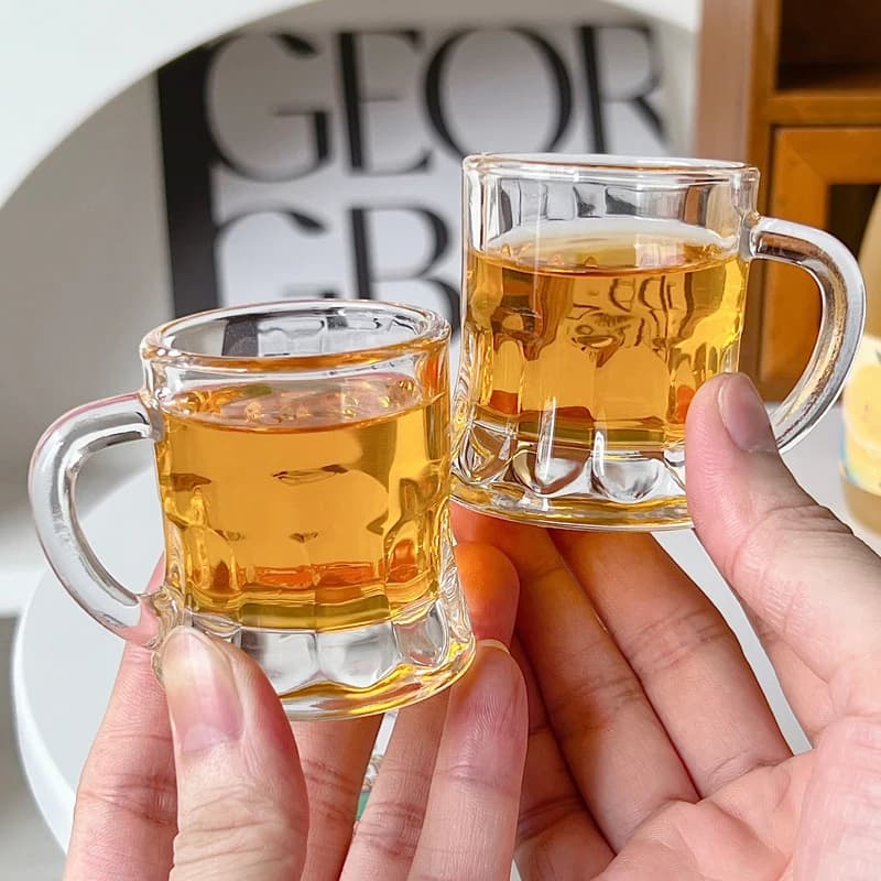 1PC 2oz Beer Cup manico piccolo Whisky di plastica Mini per Party Mug bicchieri di vetro cucina sala da pranzo Bar decorazione del giardino di casa