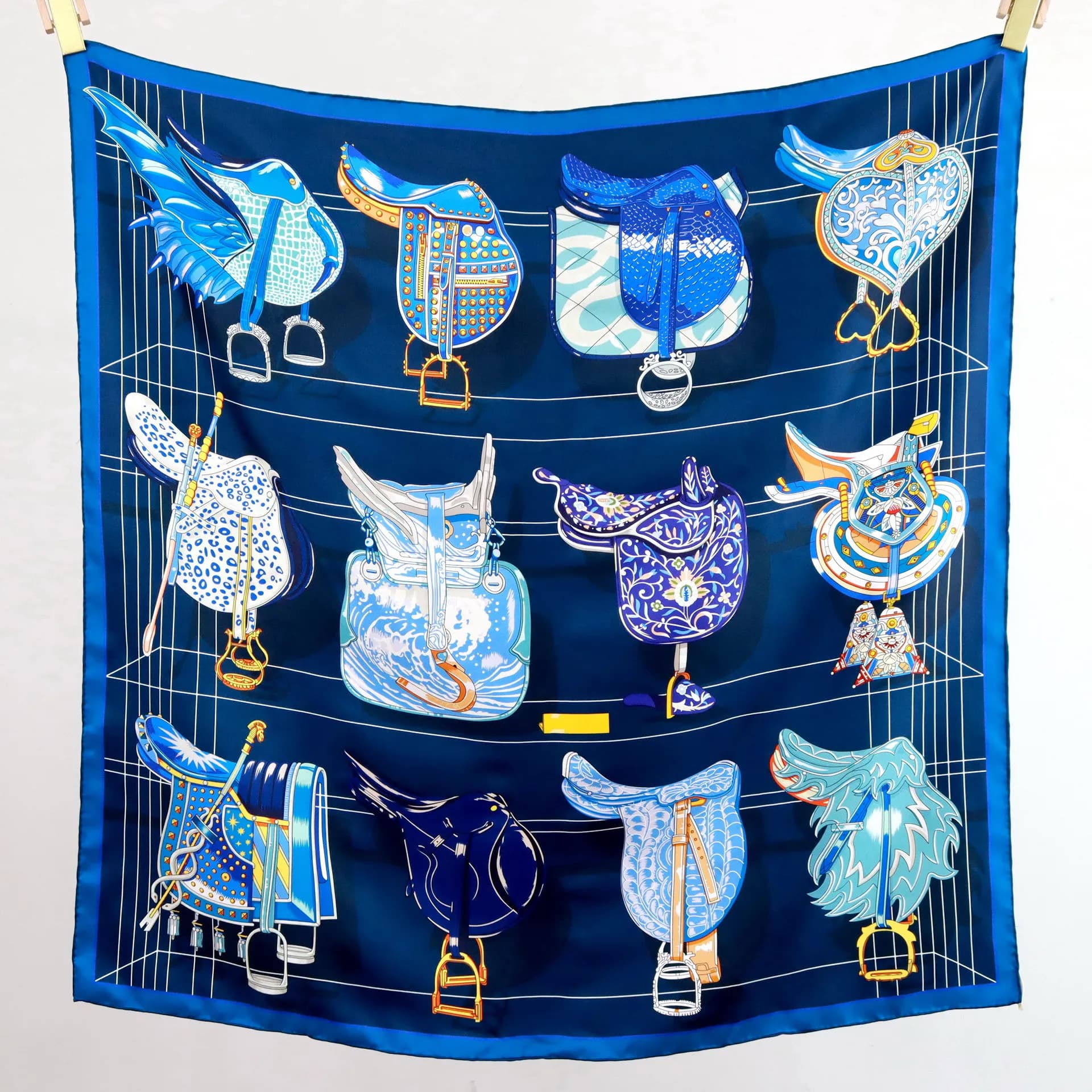 Sciarpa di gelso 90CM Sciarpe di seta di design di lusso Scialli arrotolati a mano Bandane quadrate Hijab Testa Collo Accessori Stampa sella
