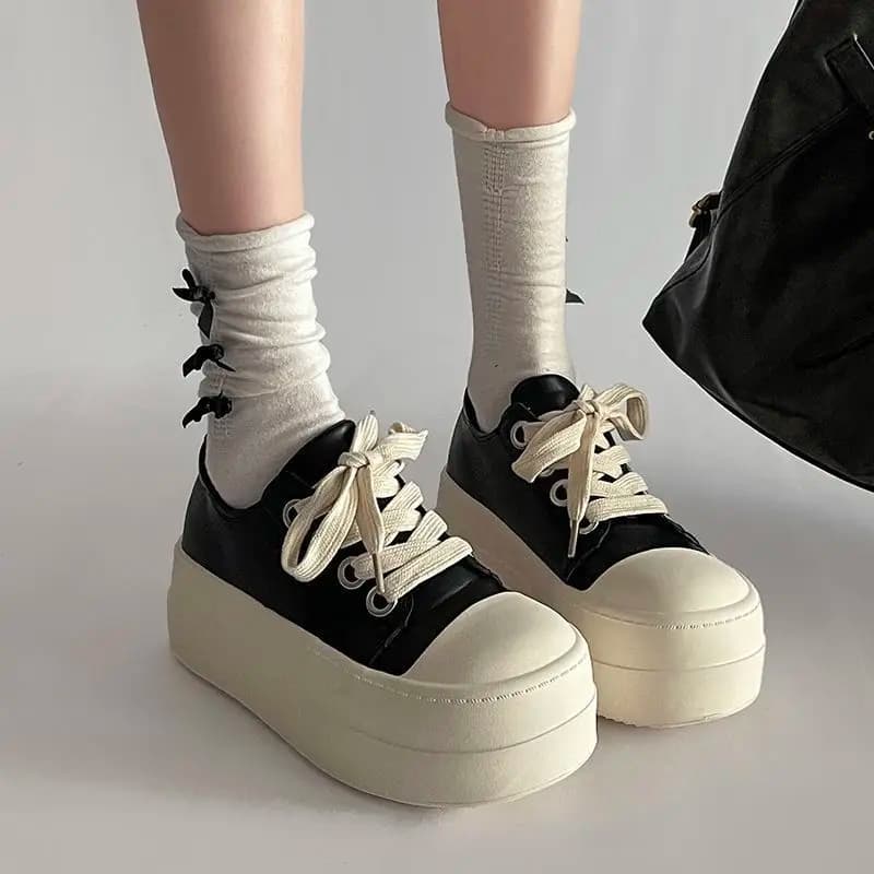 Nuove sneakers alte con plateau scarpe da ginnastica stringate da donna scarpe robuste scarpe da passerella in ecopelle firmate da donna sneaker rialzata per giovani