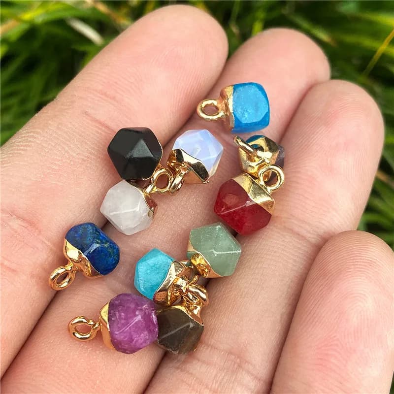 5PCS ciondolo con ciondolo in pietra naturale piccola ametista accessori in pietra di cristallo di quarzo per gioielli che fanno collana orecchino all'ingrosso