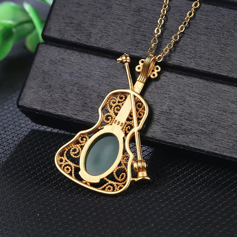 Collana con Ciondolo in Finta Pietra di Giada, Ciondolo a Forma di Violino, Elegante Gioiello Regalo per Donne e Ragazze, Collana Stile Vintage a Forma di Plettro per Chitarra