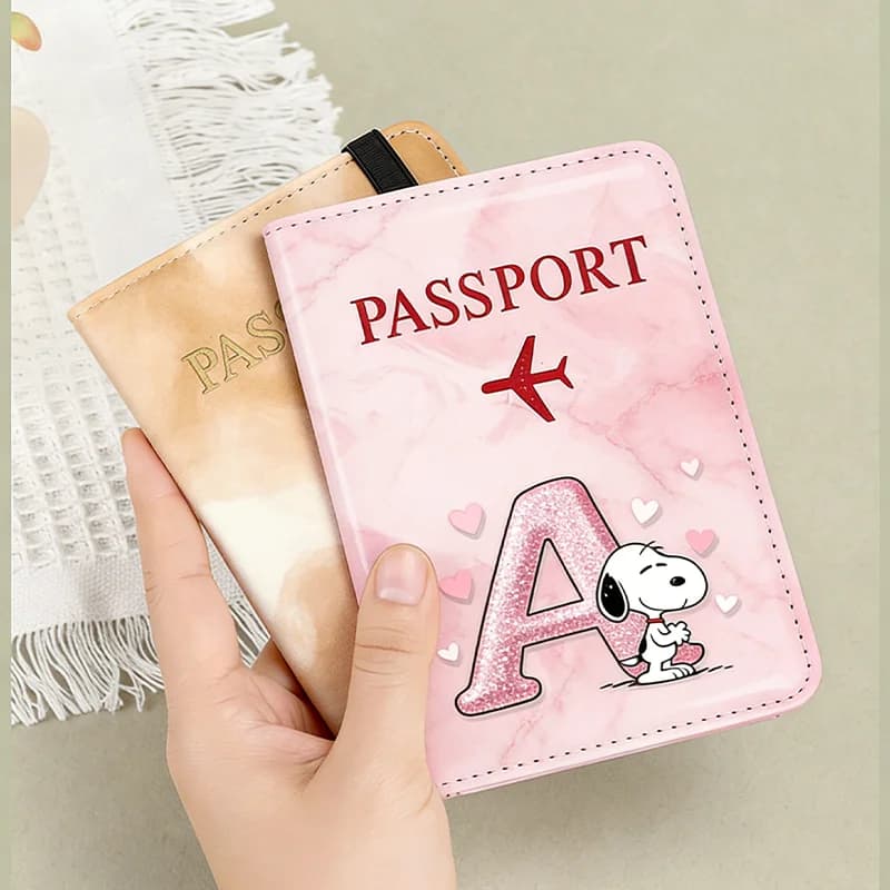 Porta Passaporto in Pelle PU Snoopys per Donne, Organizzatore Protettivo per Carte e Documenti, Custodia da Viaggio con Lettere Carine