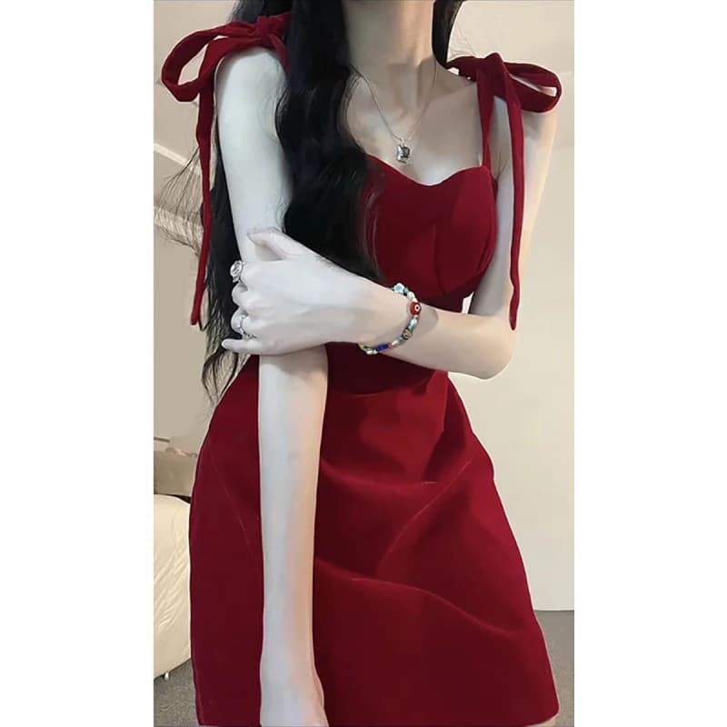 Nuovo abito rosso senza spalline con design francese che accentua la vita e include un laccio, mini abito aderente sexy e valorizzante per la figura