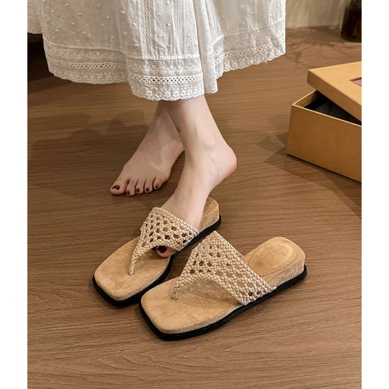 Summer 2026 New Retro Woven Hollow out Thick Heel Sandals Outdoor Wearable Clogs Casual Slip-On Shoes for Men And Women
