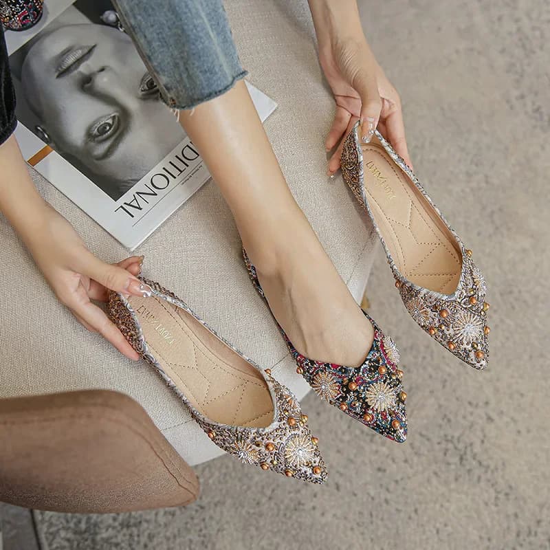 Nuove donne mocassini slip-on tendenza punta a punta rivetto scarpe da barca casual scarpe basse moda ragazza