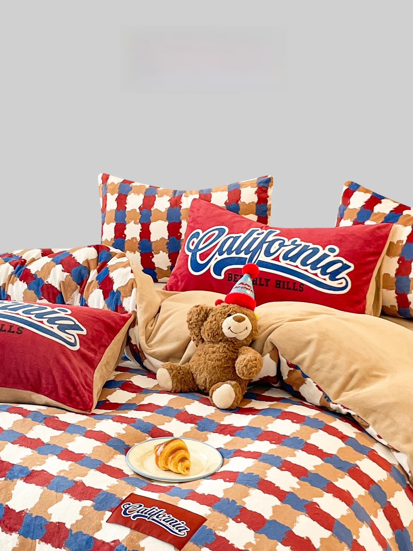 Vintage Velvet Silver Bed Linen Set, Four Pieces, Hot Cover and Square Thickness, Simple Style with Active Print
