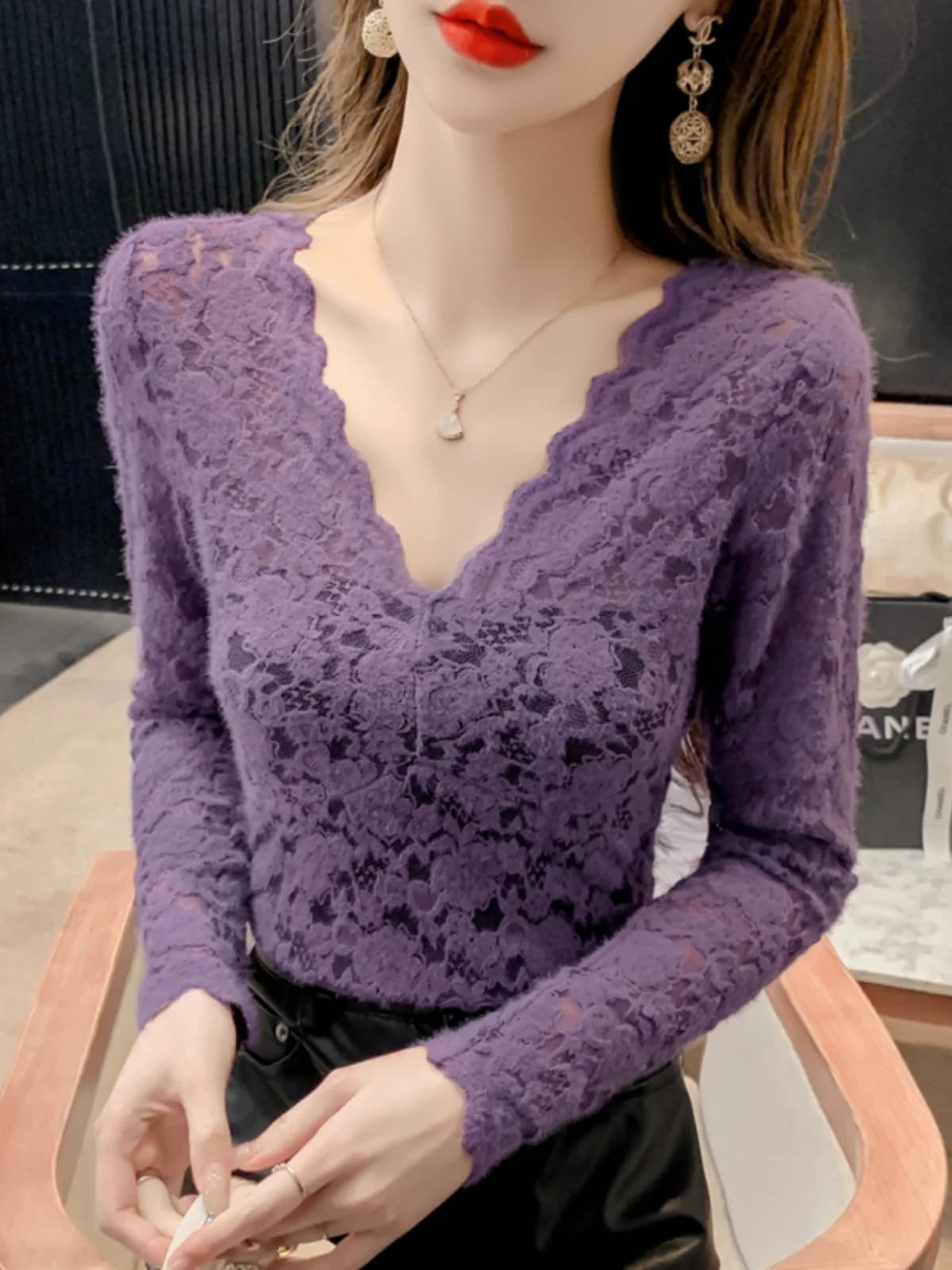 Sexy V-Neck Lace Base Shirt Women's Autumn Winter New Slimming Inner Fashion Small Shirt Low Neck Mesh Hollow Top