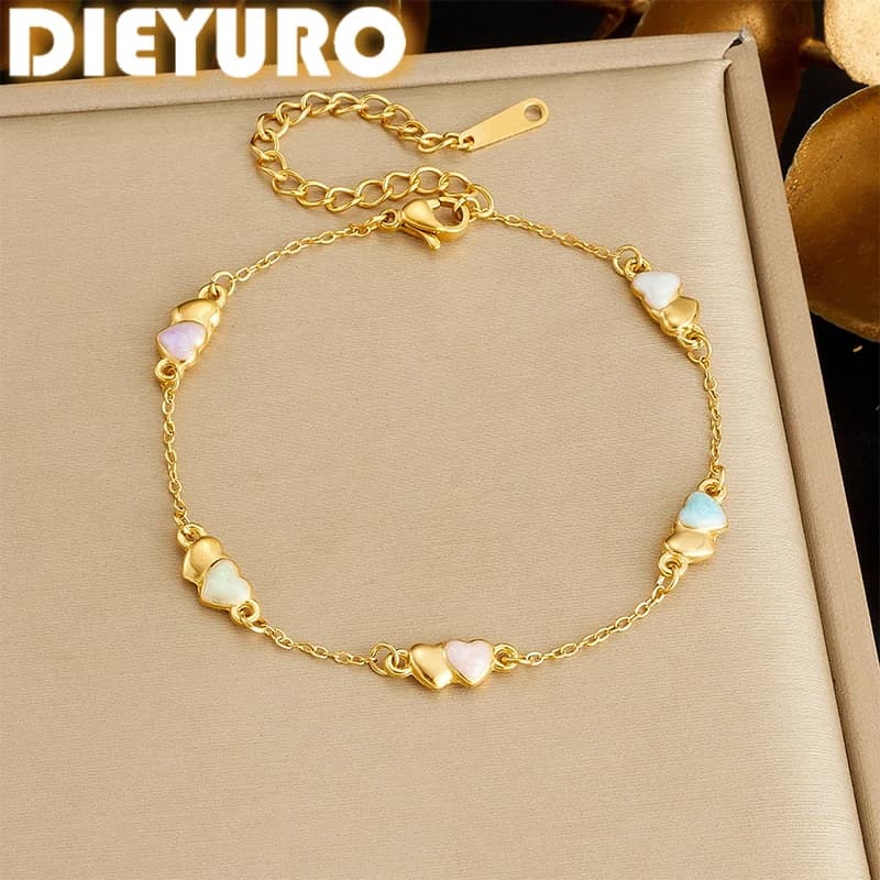 DIEYURO Bracciale con ciondolo a cuore smaltato in acciaio inossidabile 316L placcato oro per donna, delicato gioiello a forma di cuore pastello, regalo