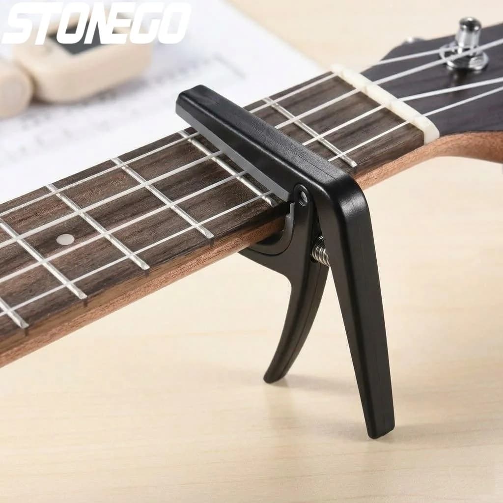Capotasto per Ukulele e Chitarra, Regolabile, Cambio Rapido, Regolazione Facile con Una Mano, in Plastica e Acciaio, Nero, per Chitarra, Ukulele, Basso