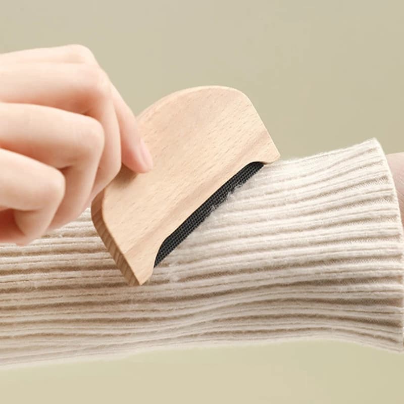 Portable Wooden Lint Remover Manual Fabric Shaver Sweater Clothes Hair Cleaning Trimmer Comb