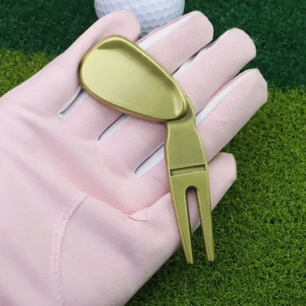 Riparatore di divot da golf magnetico portatile Spacecraft, multifunzionale in lega di zinco, con marcatore per palline da golf, per la pulizia del prato