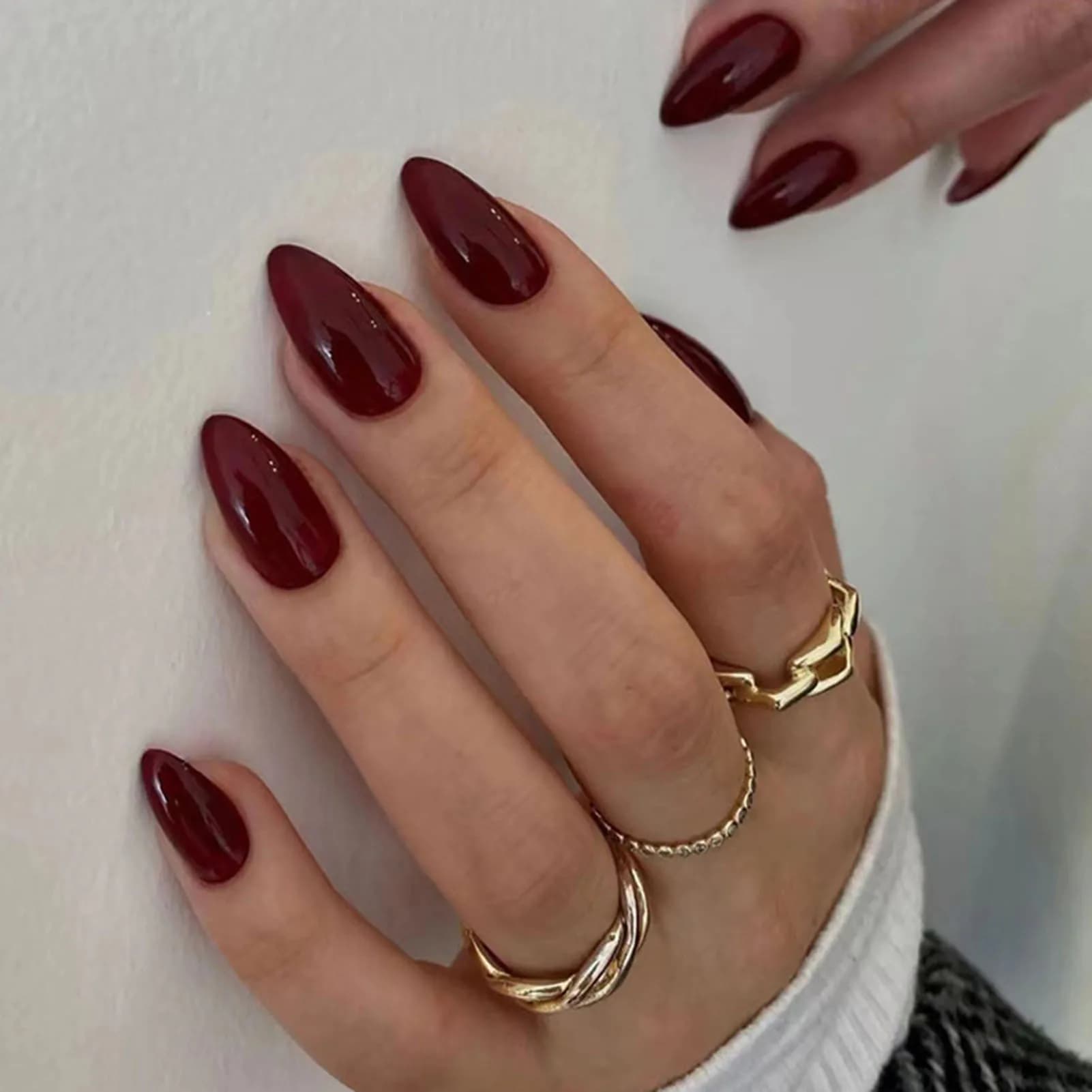 Cherry red print on nails 24 pieces Matte nails wearable in solid color Reusable fake nails for manicure with artificial fingers glossy for women