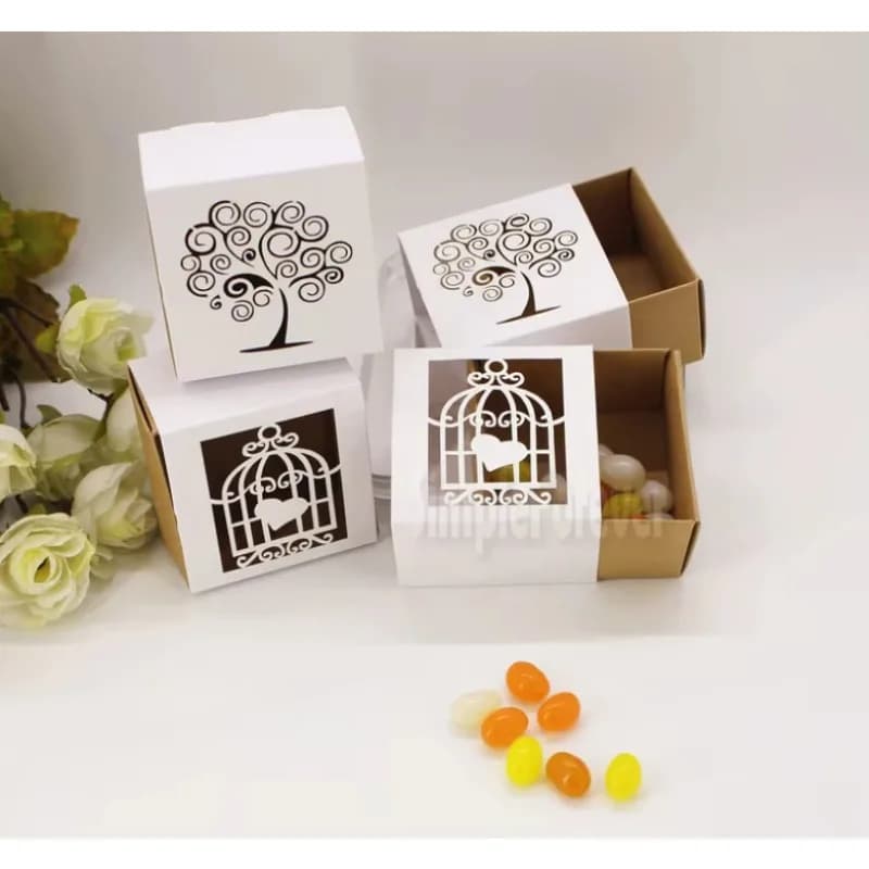 Scatole di caramelle di nozze da 200 pz/lotto incisione laser scatola regalo creativa gabbia di carta kraft europea scatole di caramelle dell'albero dell'amore