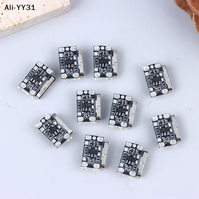 10PCS Mini Modulo scheda di ricarica batteria al litio 3.7V 4.2V 18650 Scheda di protezione caricabatteria al litio Interfaccia di tipo C