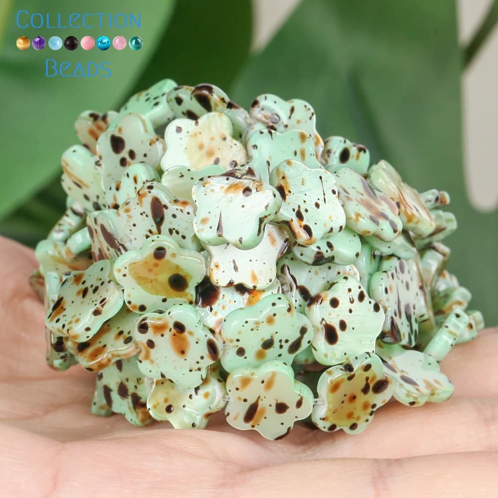 Perline distanziatrici allentate a forma di fiore a cinque foglie con conchiglia verde da 10 mm per la creazione di gioielli Accessori per collane braccialetti fai da te 15 ''