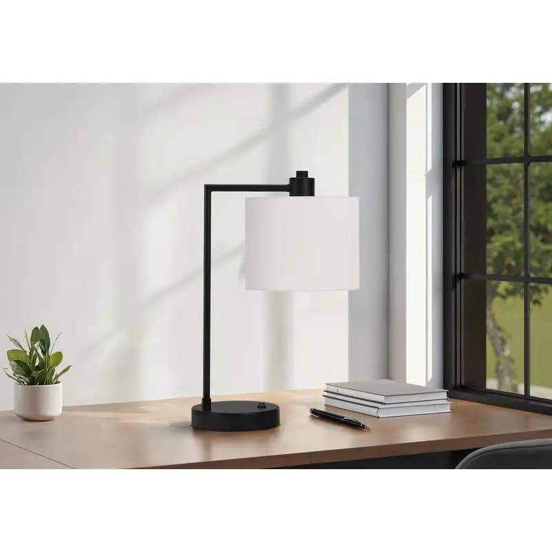 Lampada da tavolo moderna da 19" con porta USB, base in metallo nero e paralume avorio/crema, perfetta per l'arredamento della casa