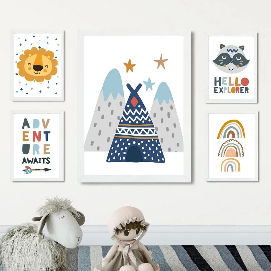 Quadri su tela con disegni di leone, procione, tenda, freccia, citazioni di avventure, stile cartoon, poster e stampe nordiche, immagini da parete per la decorazione della cameretta dei bambini.