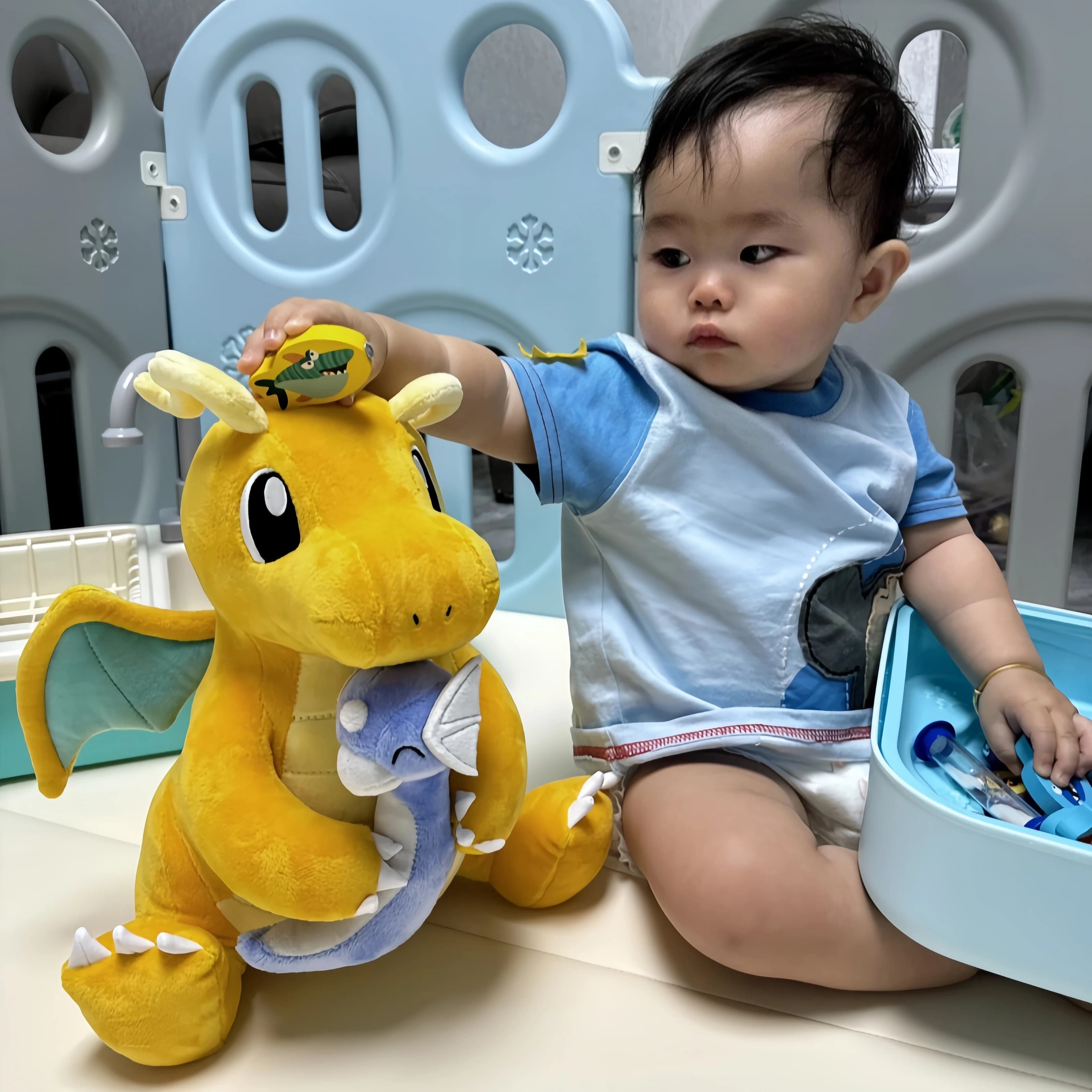Peluche Pokémon: Pikachu, Charizard, Dragonite che tiene Dratini, Tyranitar, Dragapult - Giocattoli Anime