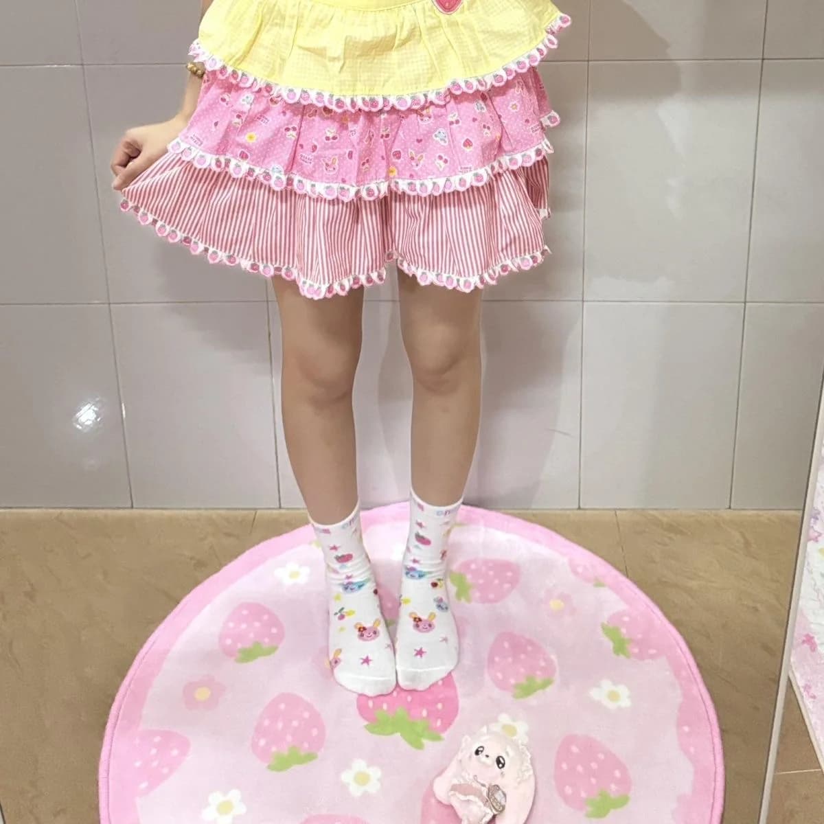 Adorabile Tappeto a Forma di Fragola per Camerette delle Ragazze, Tappetino Decorativo per Divano e Tavolino, Morbido e Accogliente Tappeto Rotondo