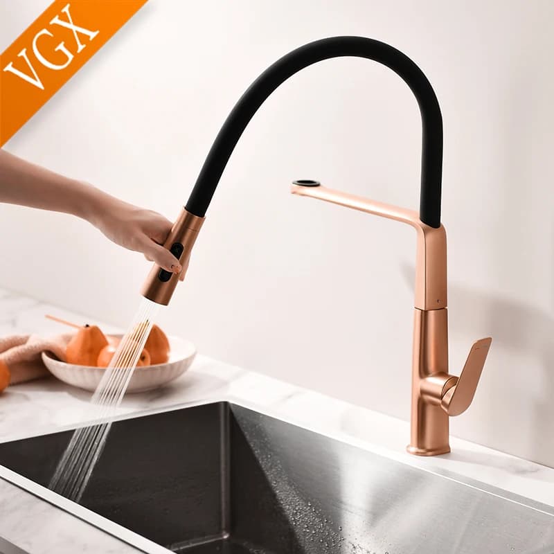 VGX Rubinetto da cucina spazzolato Rubinetto per lavello Rubinetto per spruzzatore a flusso estraibile in gomma Miscelatore da cucina girevole Rubinetto per acqua Gru calda fredda Oro