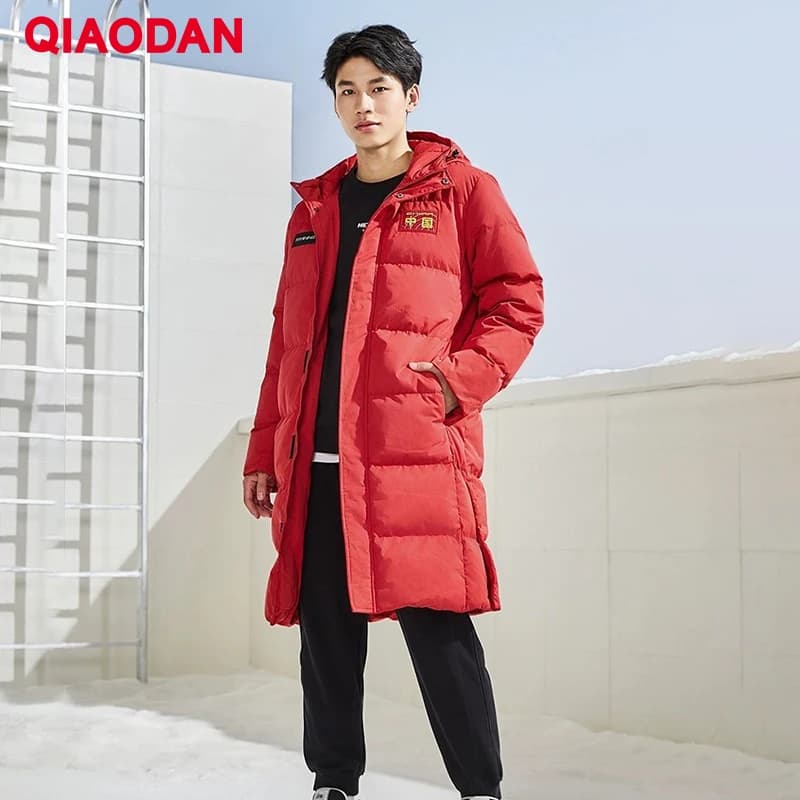 QIAODAN Piumino resistente al freddo 2025 Inverno Nuovo uomo Grafene caldo antivento con cappuccio Giacca media e lunga QXEGM3244002R