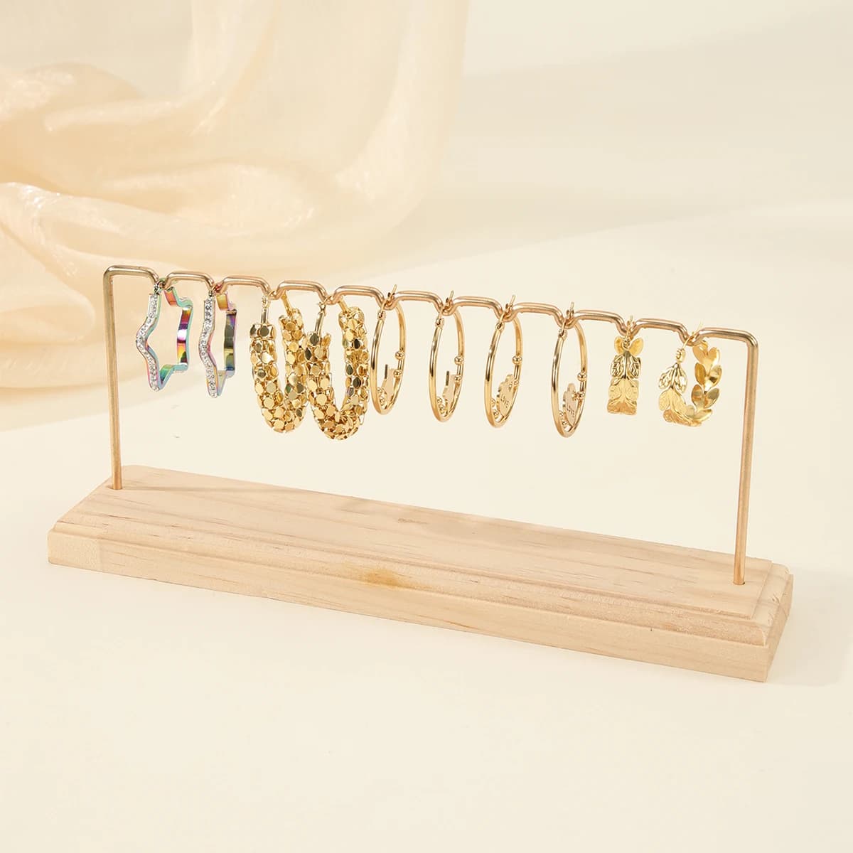 Earrings, necklaces, rings, bracelets, jewellery holders, organizer holders, metal shelves