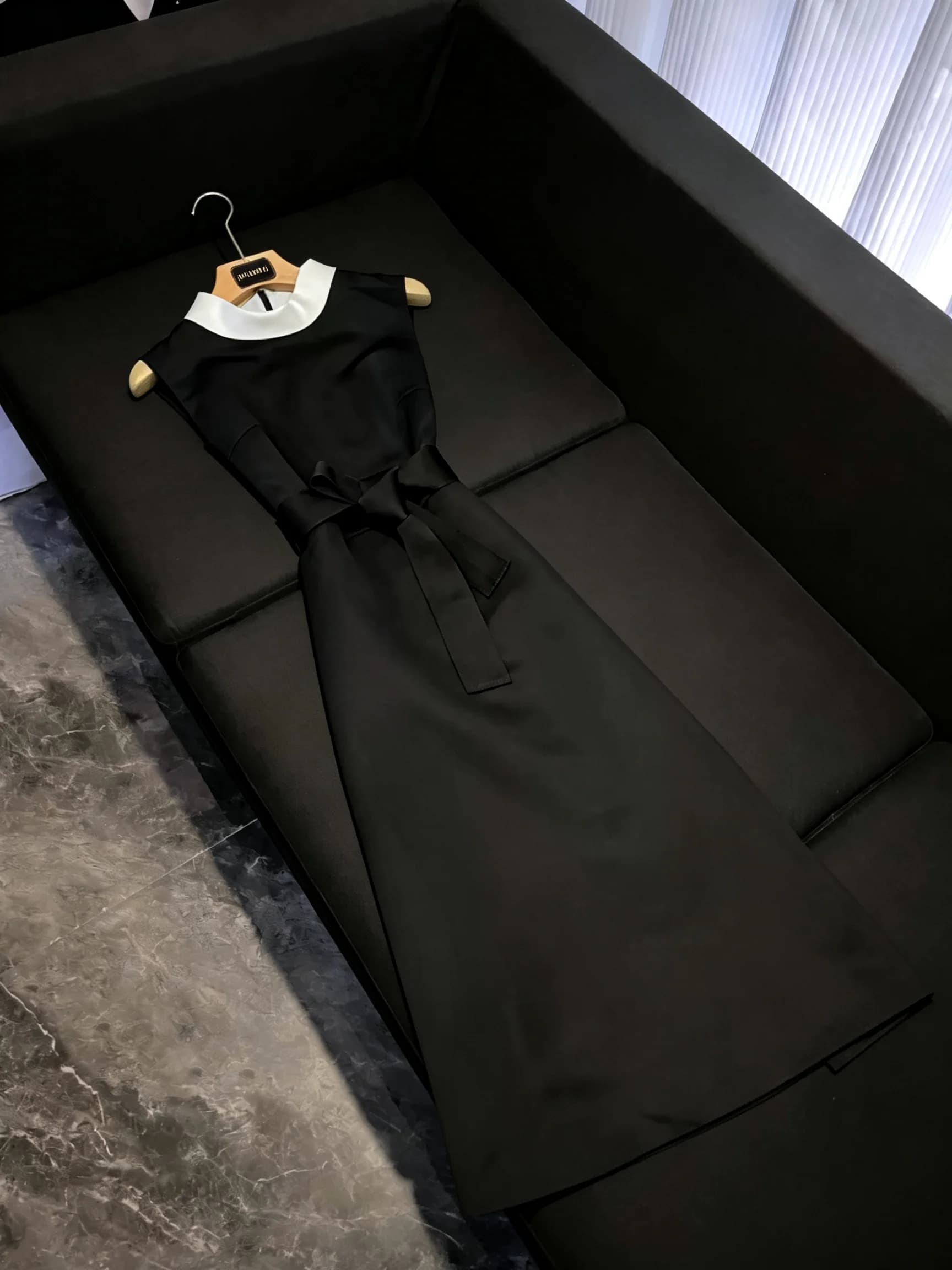Elegant Summer New Style Sleeveless Black Dress Women's High Waist Tie Collar Commute Skirt A-Line Silhouette Zipper Closure