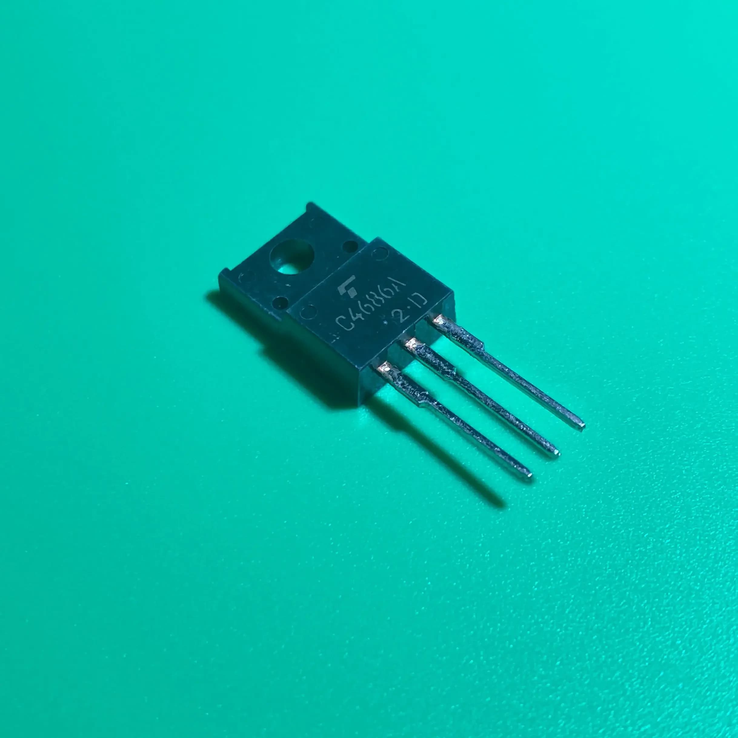 10 pz/lotto 2SC4686A TO-220F 2SC4686 2S C4686A NPN TIPO PLANAR TRIPLO DIFFUSO 2SC4686-A 2SC 4686A
