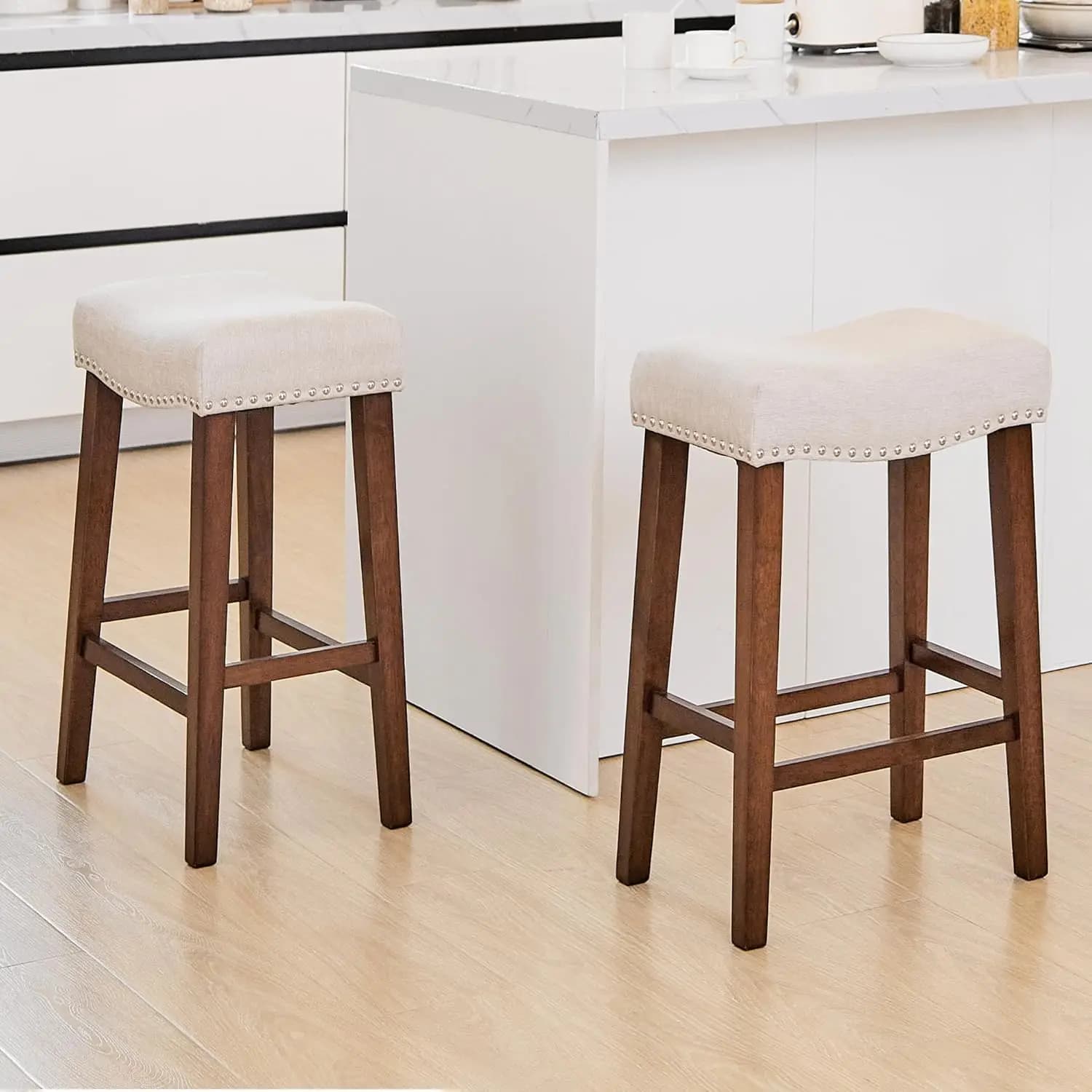 Set di 2 Sgabelli da Bar Alti - Sgabelli da Bar Senza Schienale con Seduta Imbottita Spessa 4,3 Pollici, Rifinitura con Borchie, Personalizzabili