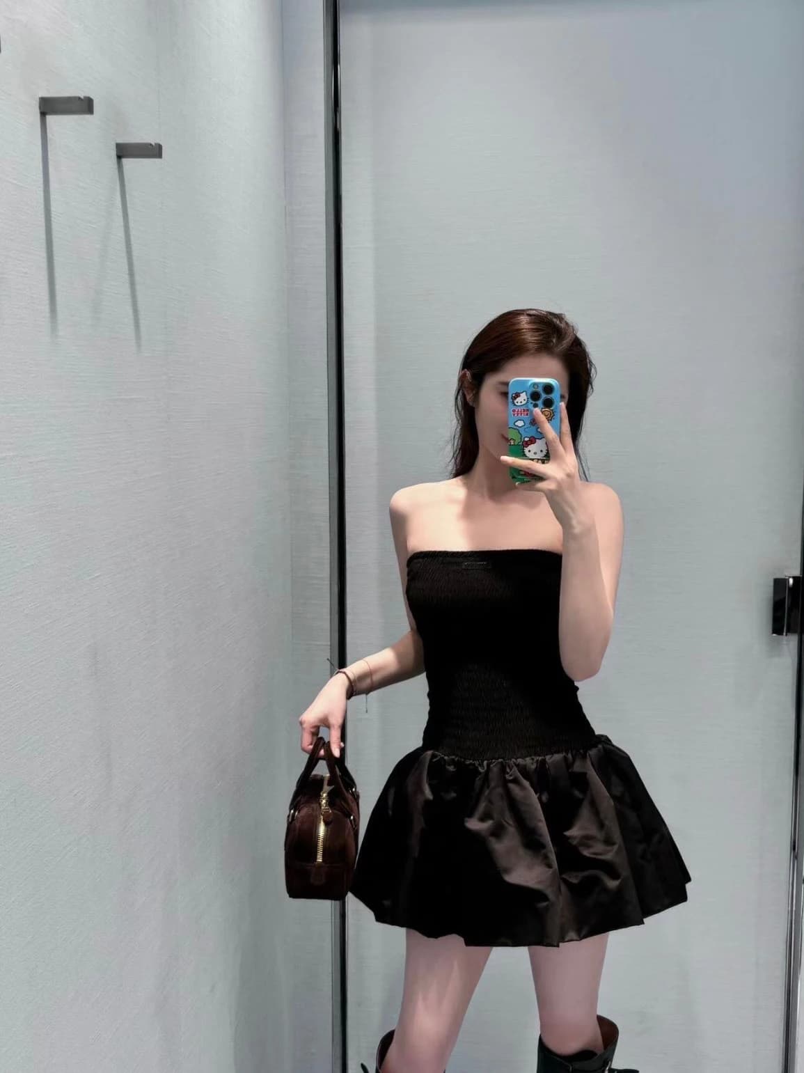 VIBE Elegante Abito Bustier Nero con Inserti, Gonna Corta a Vita Alta e Voluminosa, Stile Cigno, Moda Primavera Estate