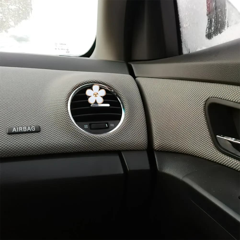 8 Pieces Clip Deodorant Cars in Daisy Shape for Ventilation Bags, Diffuser for Perfume Pads, Women Car Accessories
