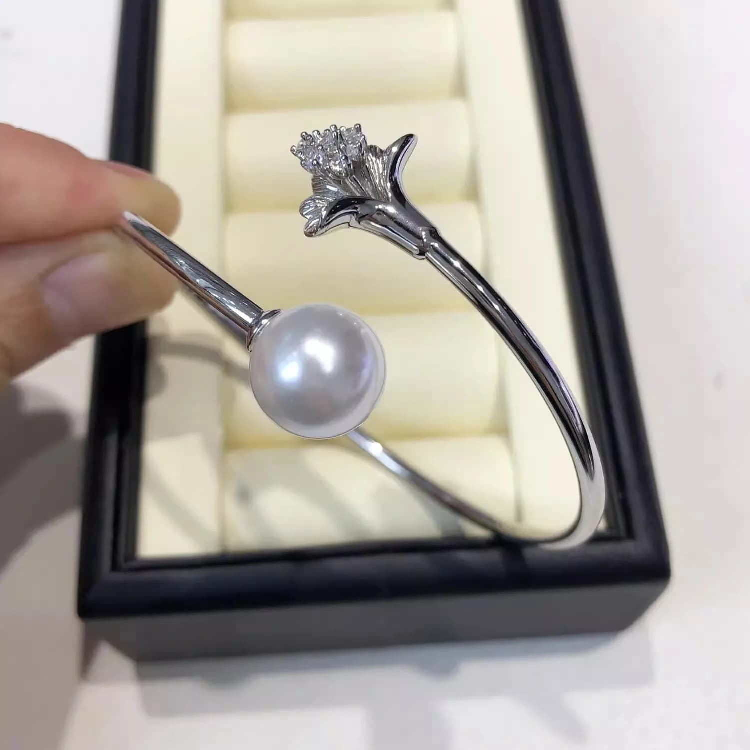 MeiBaPJ Bracciale rigido con perle rotonde naturali da 10 mm per gioielli da sposa pregiati con ciondoli da donna