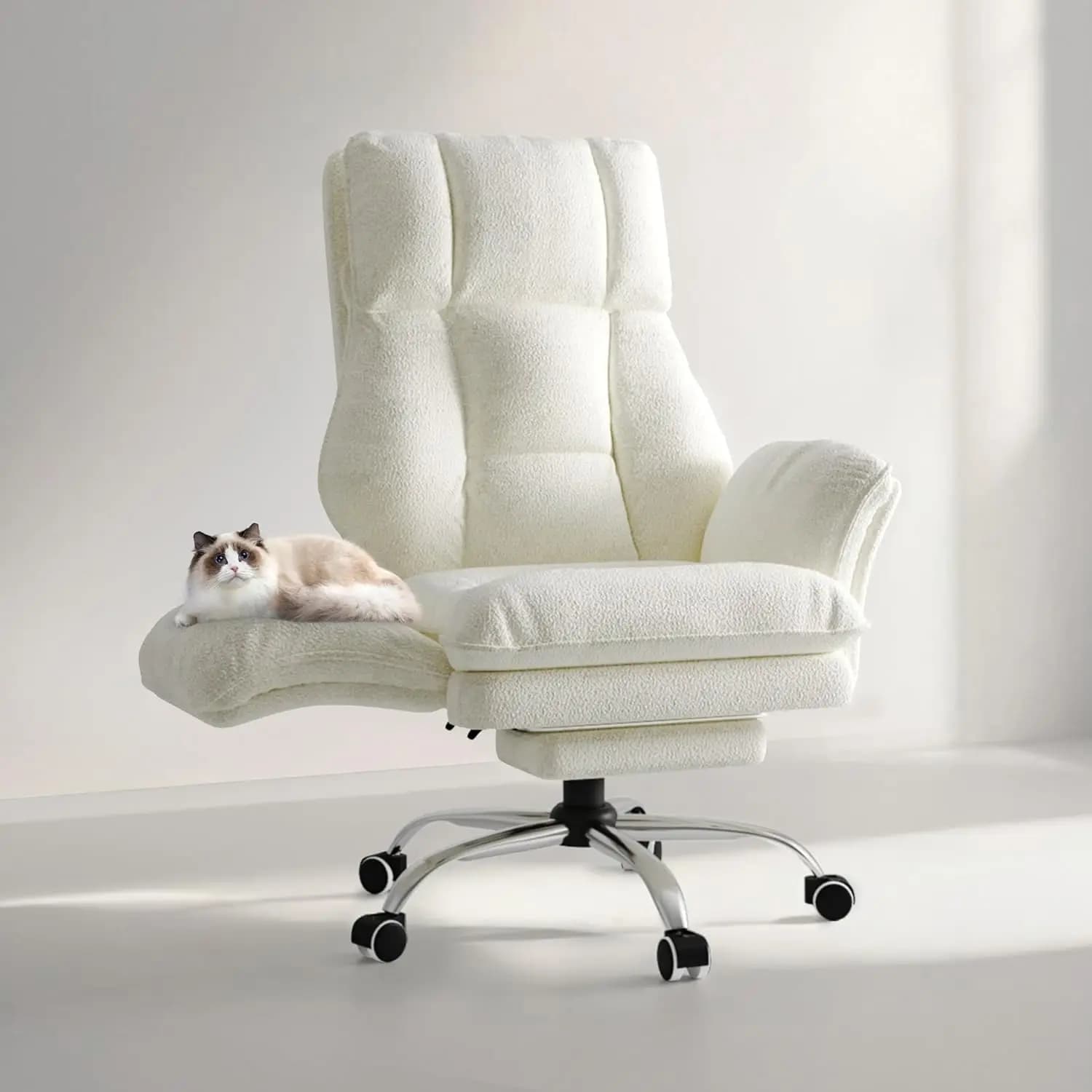Sedia da ufficio, braccioli ribaltabili per animali domestici e seduta con gambe incrociate, sedia da gioco per computer ergonomica direzionale con poggiapiedi
