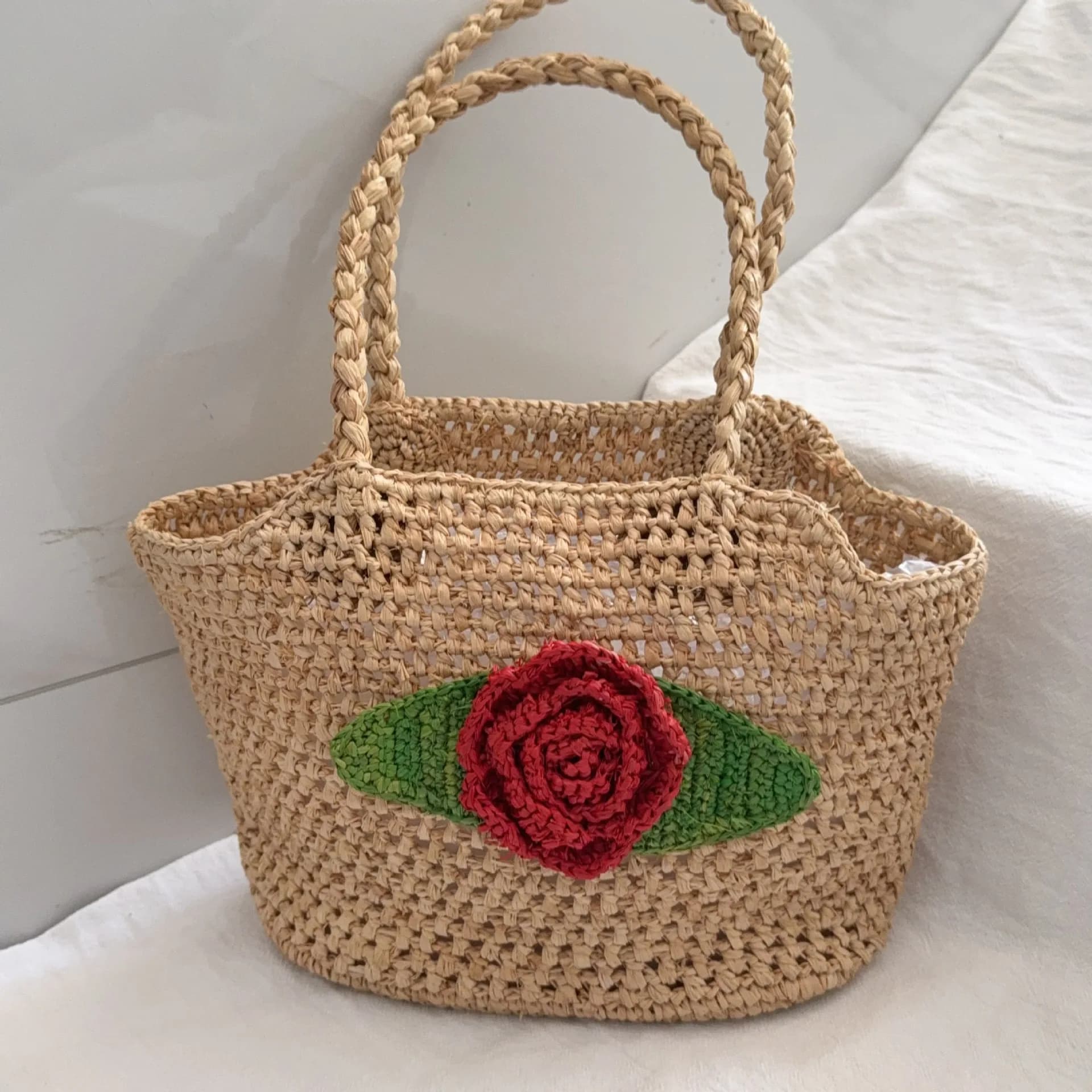 Fashion High Quality Handmade Luxury Flower Raffia Straw Handbag For Women Summer Vacation Beach Bag Shoulder Bag