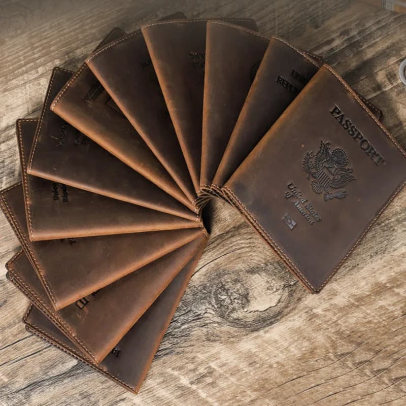 Pacchetto passaporto per famiglia da viaggio con clip in vera pelle internazionale anti magnetica in pelle di cavallo pazzo in pelle bovina con strato superiore in stile britannico