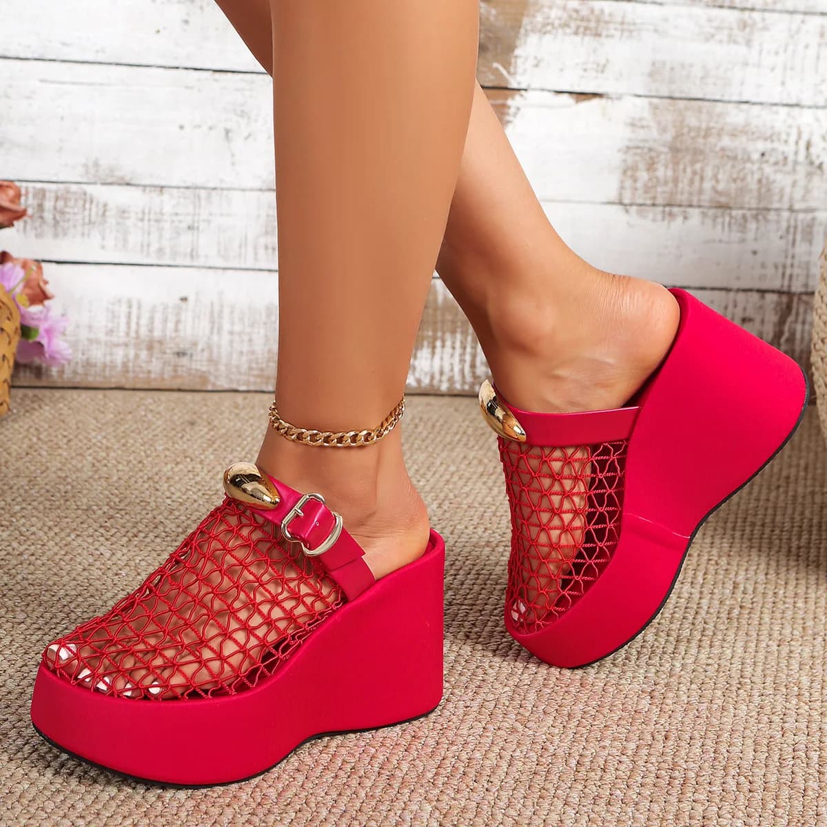 Large size mesh hollow-out 26 new model thick-soled wedge heel with metal buckle strap, elegant and versatile high-heeled sandals