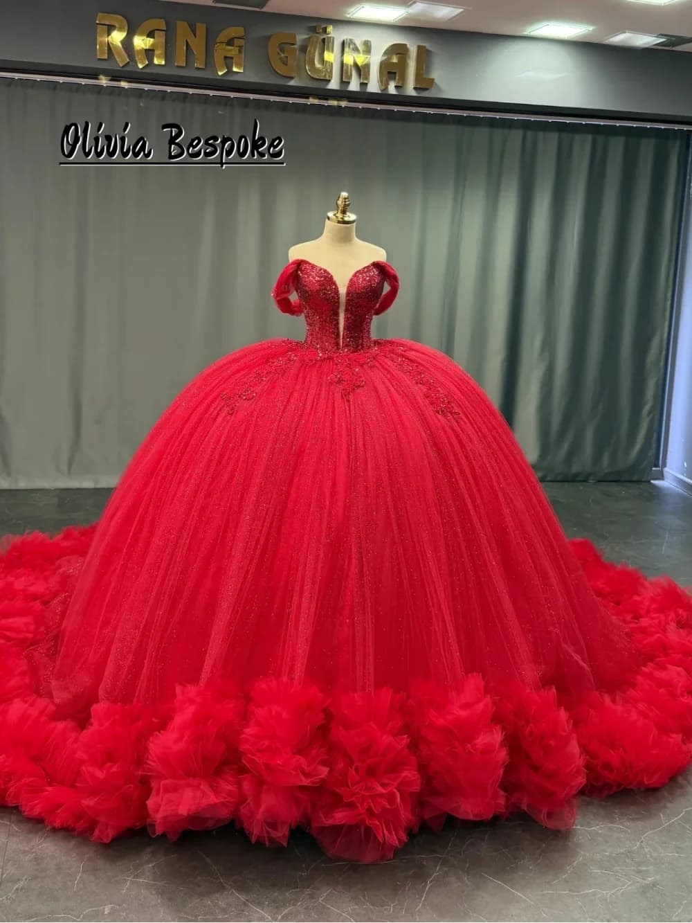 Affascinanti abiti Quinceanera rossi per ragazze Sweetheart Illusion Corsetto A-line Appliques Abiti De 15 personalizzati