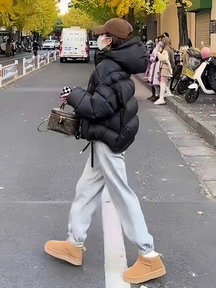 Short Puffer Jacket Women's Black Turtle Back Design Cloud White Duck down Hooded Bread Style Outerwear Winter New Arrival