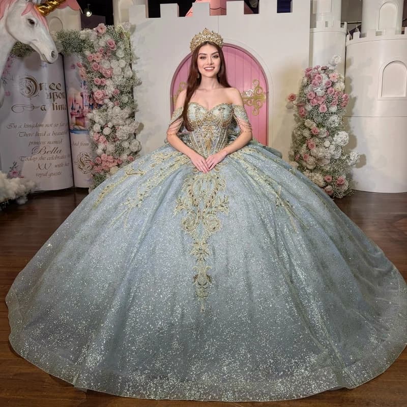 Abiti Quinceanera lucidi blu acqua Abito da ballo con spalle scoperte Applique in pizzo con perline Fiocco di cristallo Corsetto Festa di compleanno Dolce 16