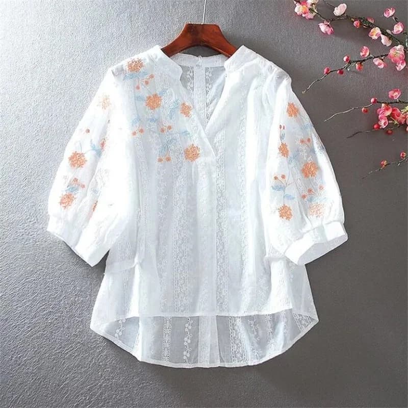 Women's Embroidered Floral Shirts, Top in Pure Cotton Medium Sleeved, Pullover Subtle and Largo with Details Drilled, Retro Style